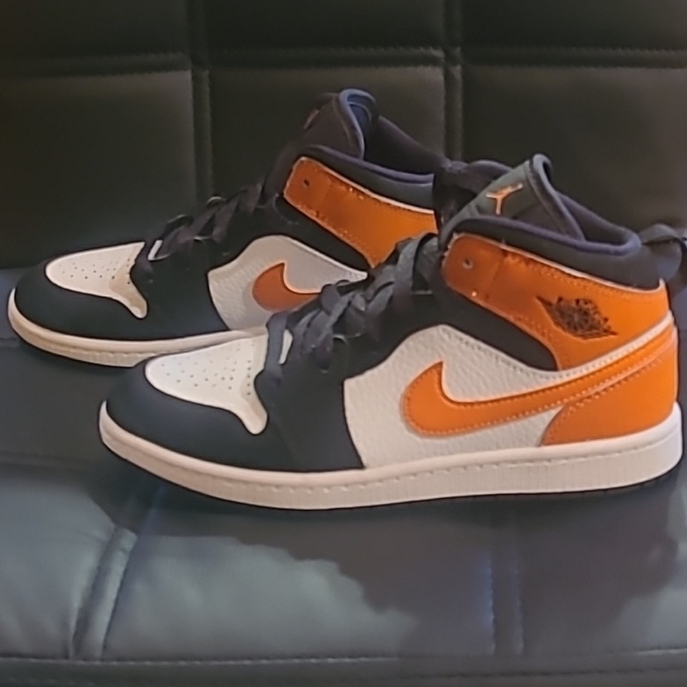 Jordan 1 Mid “Shattered Backboard”